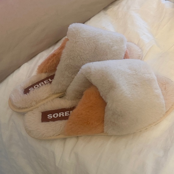 SOREL Plush Slippers (8) - Picture 2 of 4